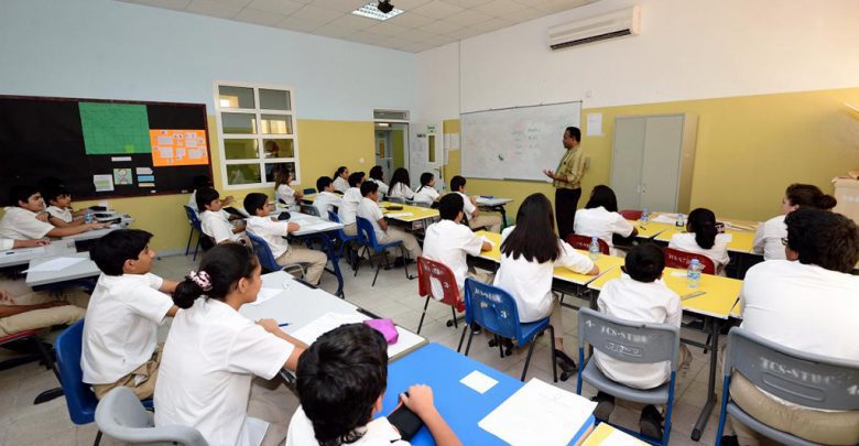 تعليق الدراسة بالمدارس والجامعات